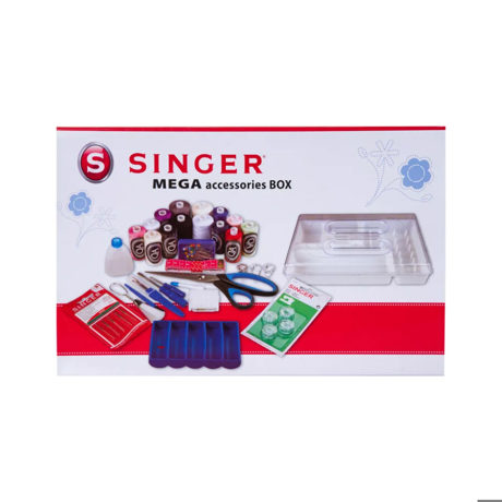 Accesorii Singer Megabox, 14 papiote, 5 ace, 4 bobine, 75 de bolduri cu capete multicolore, foarfeca, centimetru croitorie, tăietor butoniere, cretă, dispozitiv introdus ața în ac, cutie pentru bobine, 1 sticlă de ulei, șurubelniță mică, șurubelniță mare, perie mare de scame, perie mica de scame